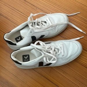Vera Black and White Sneakers (EUR 39/US 8)